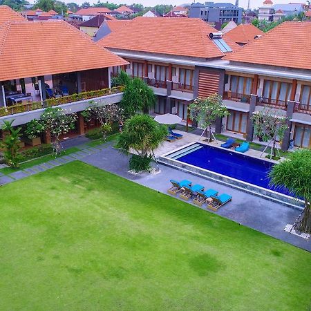 Kubu Cempaka Seminyak Hotel Exterior photo