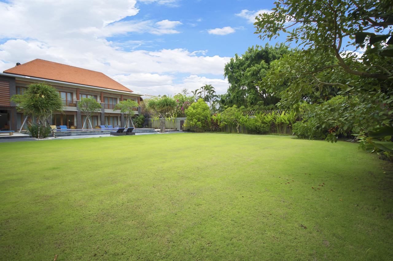 Kubu Cempaka Seminyak Hotel Exterior photo