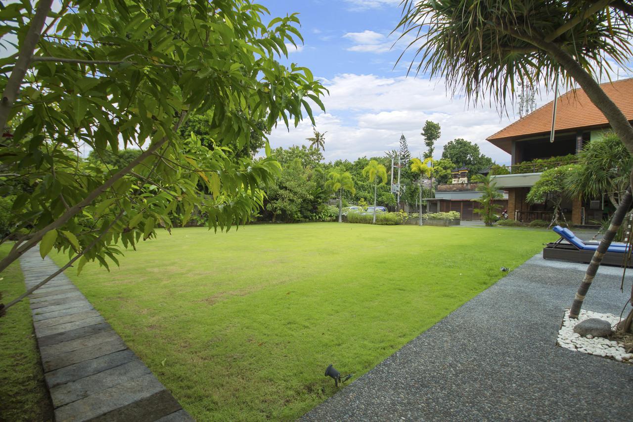 Kubu Cempaka Seminyak Hotel Exterior photo